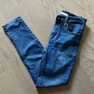 Levi Slimming Skinny Jean